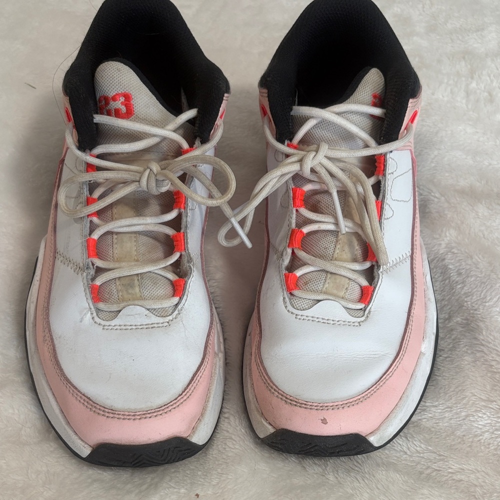 Nike  Jordan Max Aura 3 Kids White and Pink Sneakers Size 5Y